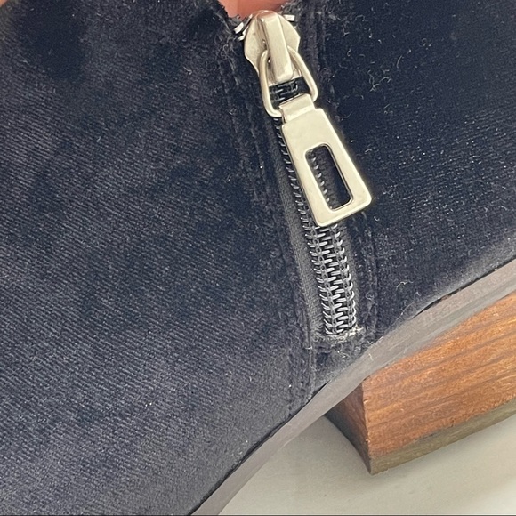 Very Volatile Black Velvet Ankle Boots Booties Sz 7.5 - Picture 7 of 11